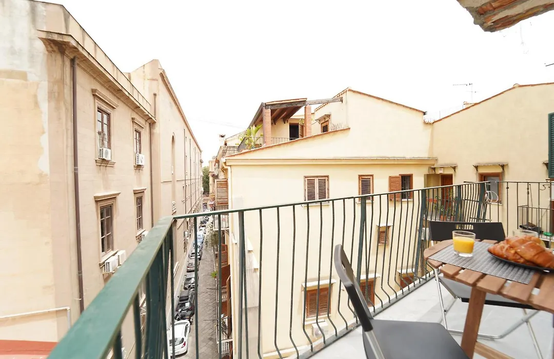 Appartamento Ottanio- Quattro Canti 200 mt-1